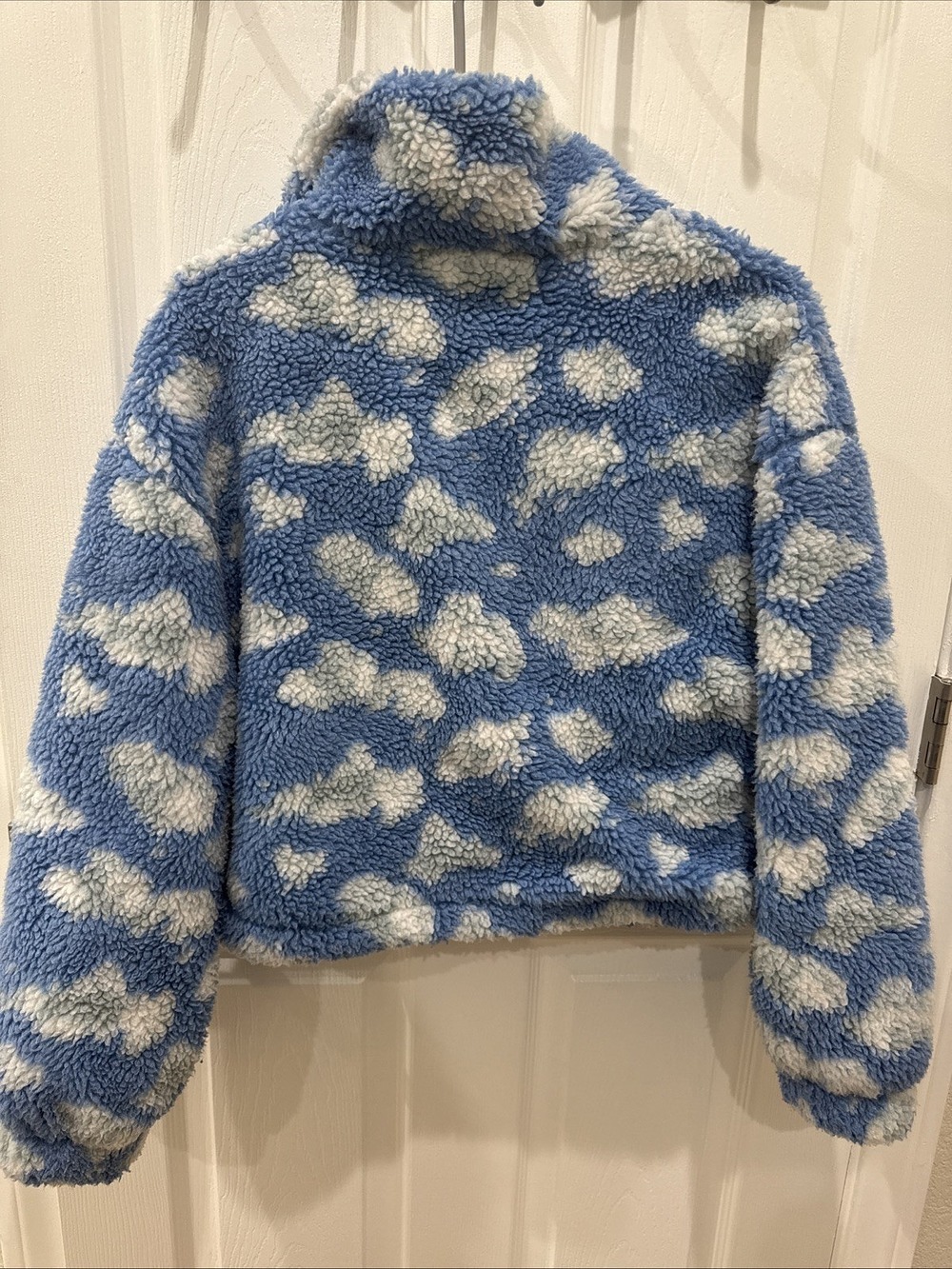 Urban outfitters Blue and White cloud Sherpa Pullover - Women’s Size Small - Picture 9 of 11